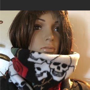 Gothic Set Skulls Cowl and Bag Fleece Set